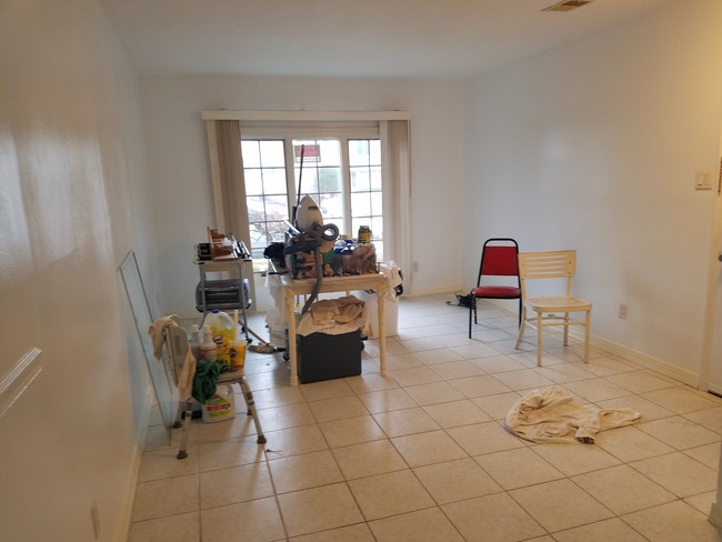 Living room - 243 Kelly Blvd