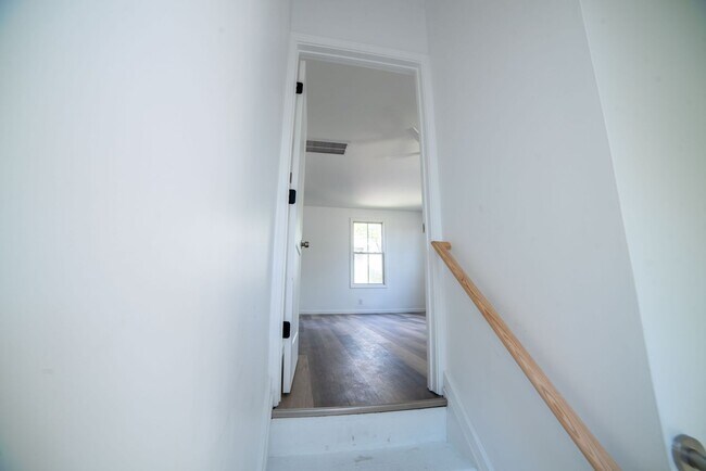 Building Photo - 107 N 13th St
