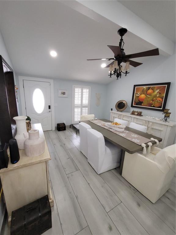 Foto del edificio - 8320 Woodlake Pl