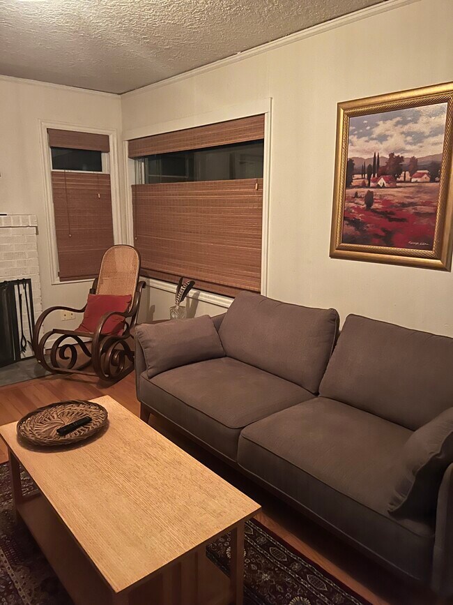 Foto del edificio - 1823 N Watts St