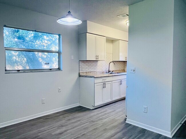 Foto del edificio - 8202 N MARKS ST