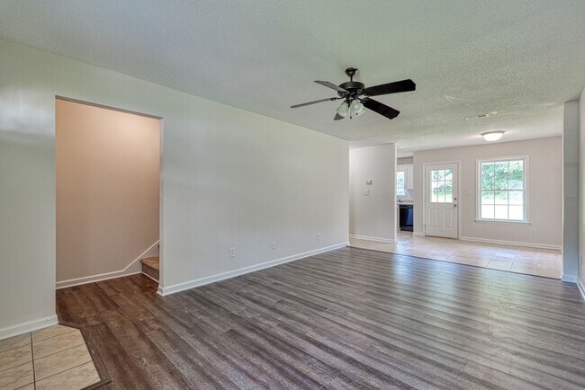 Foto del edificio - 567 Seays Crest Dr