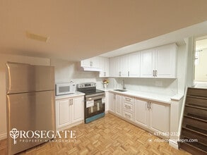 Building Photo - 594 Queen Victoria Dr