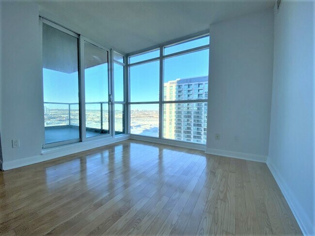 Photo du bâtiment - 225 Sherway Gardens Rd