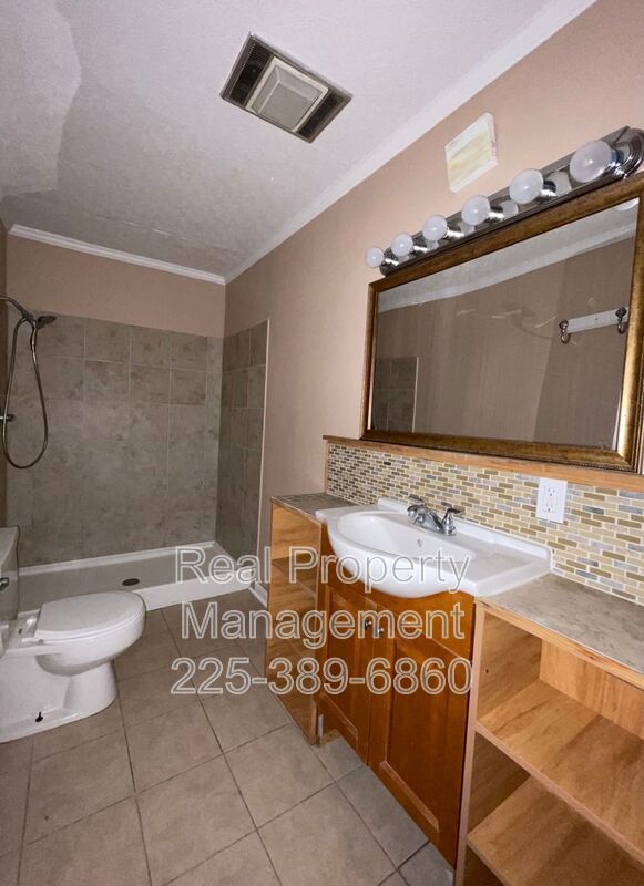 Foto del edificio - 18322 Eldon St