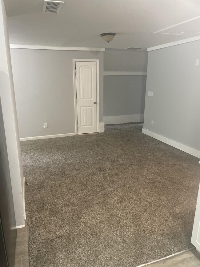 Foto del edificio - 27 Broncos Dr