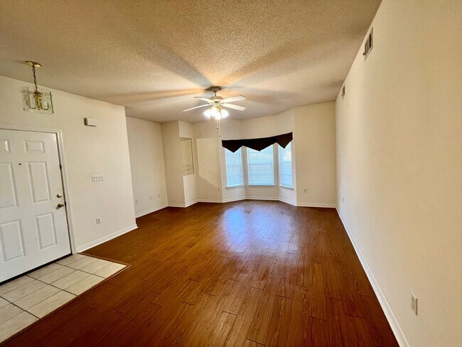 Foto del edificio - First floor unit!