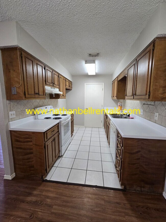 Foto del edificio - Duplex: 3 bed, 2 bath