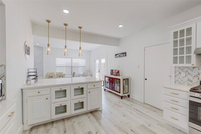 Foto del edificio - 829 Lake Bluff Dr