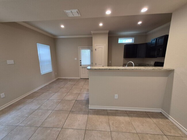 Foto del edificio - 7034 Lakeview Dr.