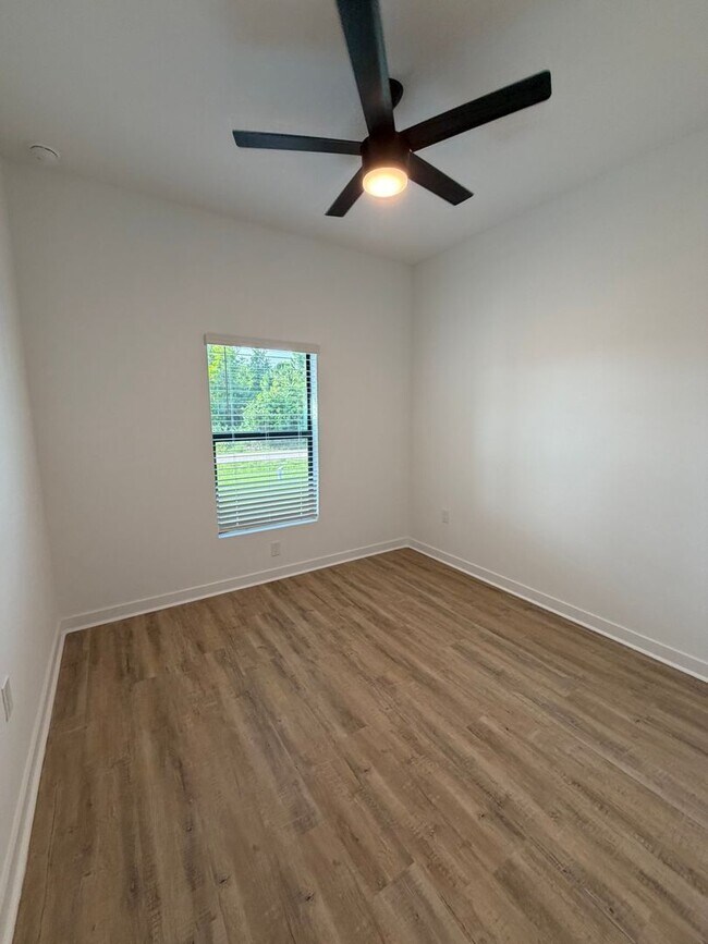 Foto del edificio - 2434 Quentin Ave S