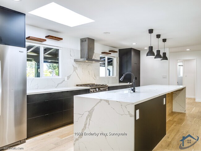 Foto del edificio - 1038 Enderby Way