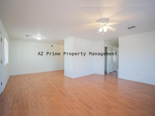 Foto del edificio - 410 W 9th St