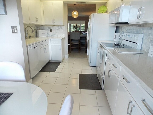 Building Photo - 1701 Andros Isle