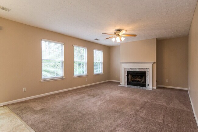 Foto del edificio - 400 Crested View Dr