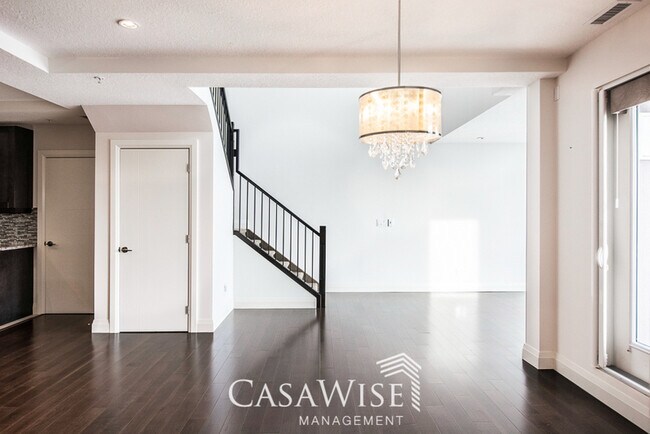 Building Photo - 1350-1350 Windermere Way SW