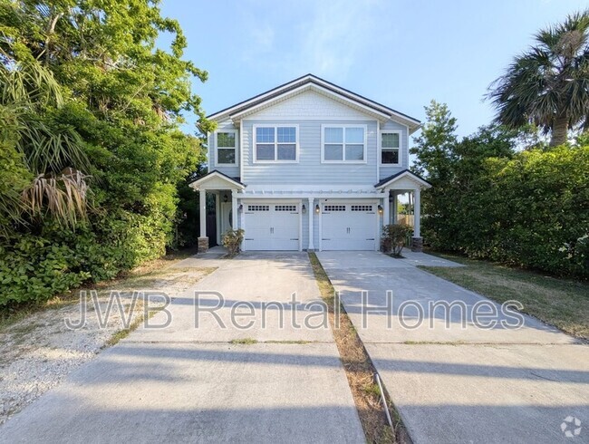 Building Photo - 631 2nd Ave S