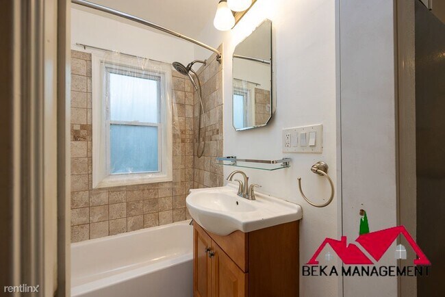 Building Photo - 3 br, 1 bath House - 1129 Midland Blvd