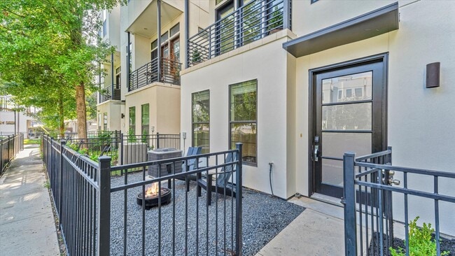 Building Photo - 2115 Colorado St