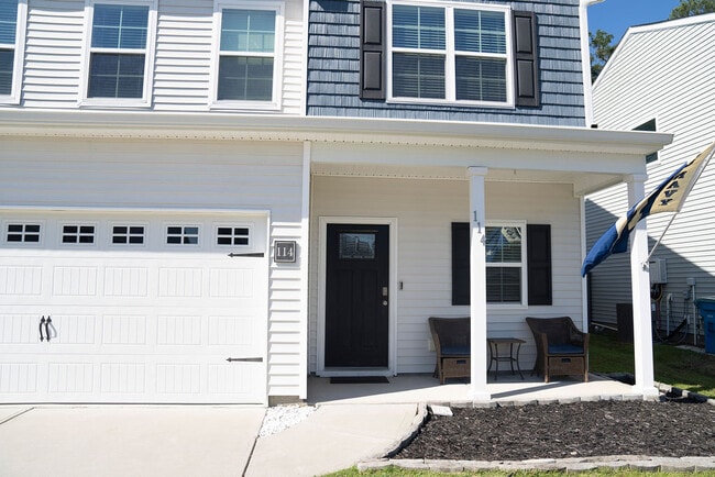 Building Photo - 114 Great Bend Dr