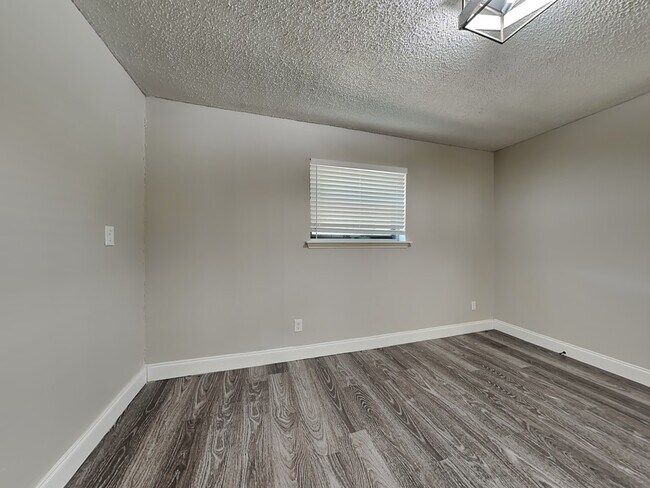 Building Photo - 3509 Bahamas Dr