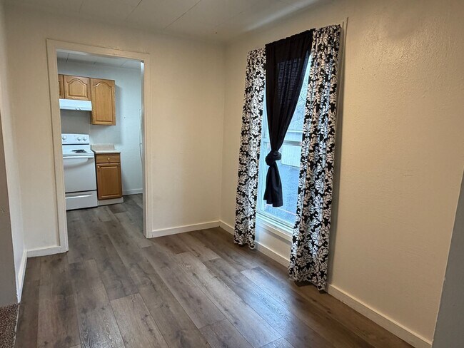 Foto del edificio - 2920 NE Riverside Ave