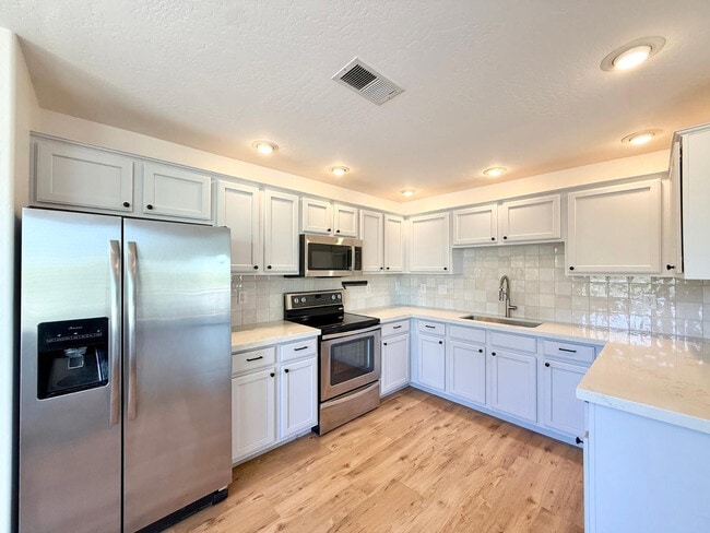 Foto del edificio - 16801 N 94th St
