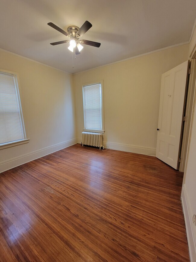 Foto del edificio - 33-35 S Goodman St.