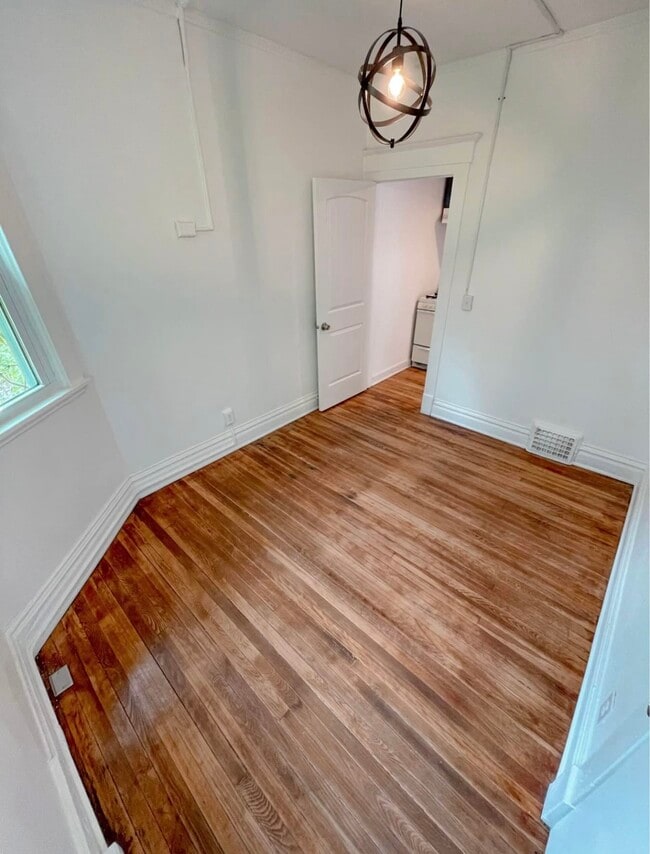 Building Photo - Flats on Pleasant