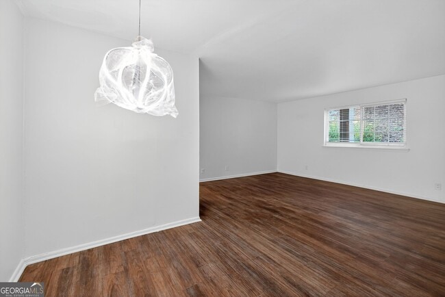 Building Photo - 2516 Peachwood Cir NE