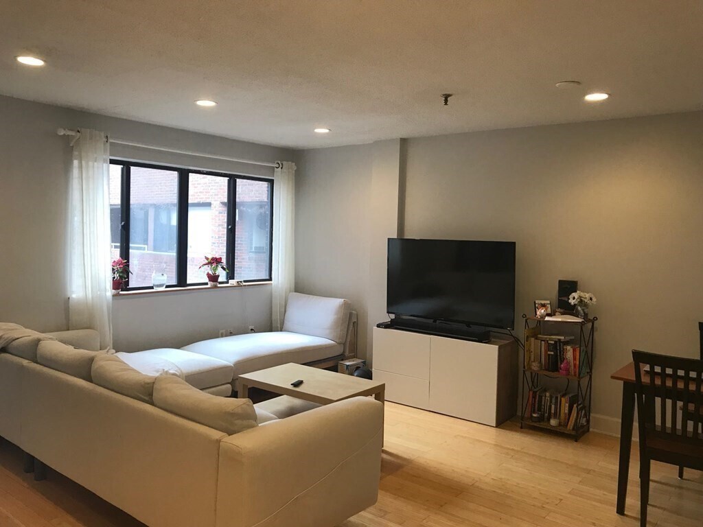 Foto principal - 147 Kelton St