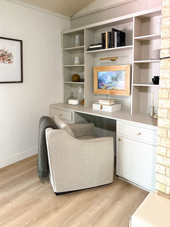 Building Photo - 635 Green Oak Dr