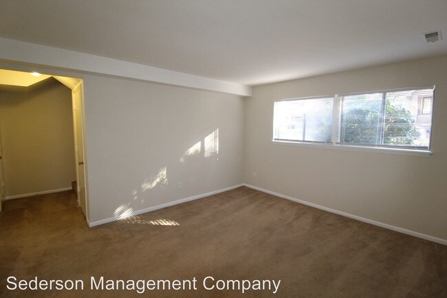 Building Photo - 2 br, 1 bath Apartment - 4450 FRANCIS