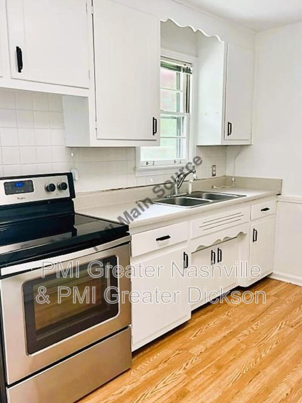 Foto del edificio - 111 River Rd