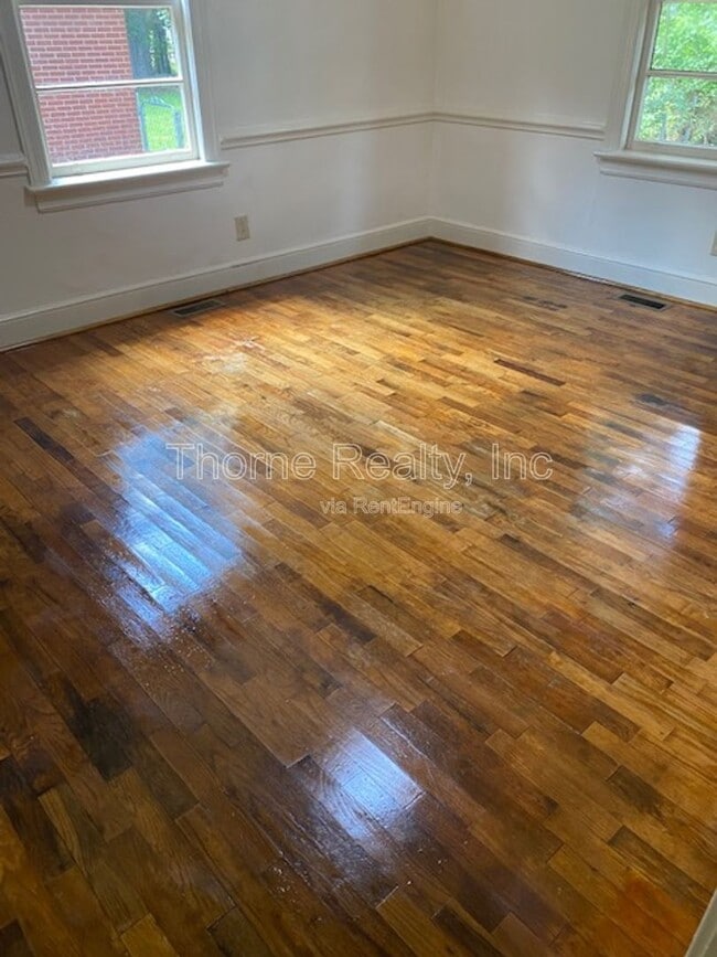 Building Photo - 2008 Beverly Rd