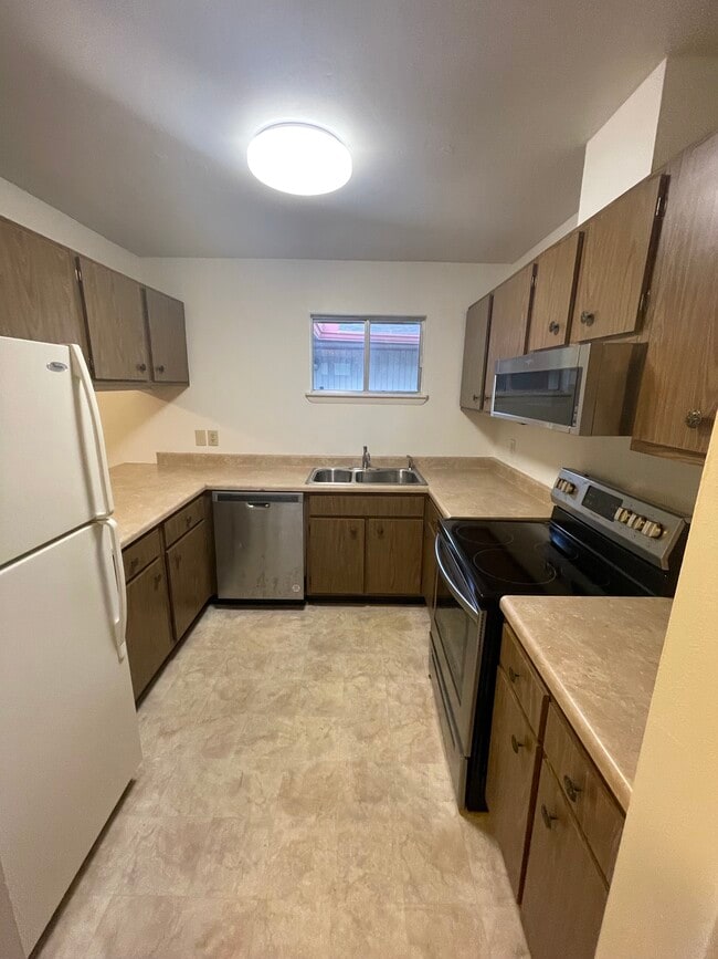 Building Photo - 250 S Villas Ct
