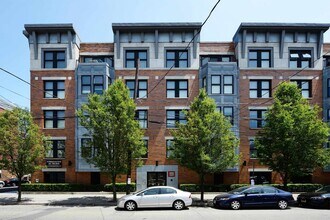 Building Photo - 619 Adams St