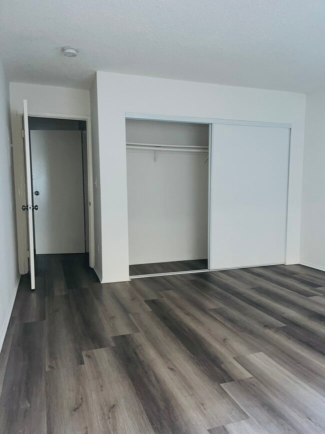 Foto del edificio - 943 Elden Ave