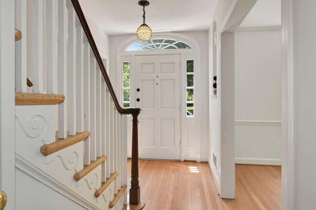 Foto del edificio - 4505 Alton Pl NW