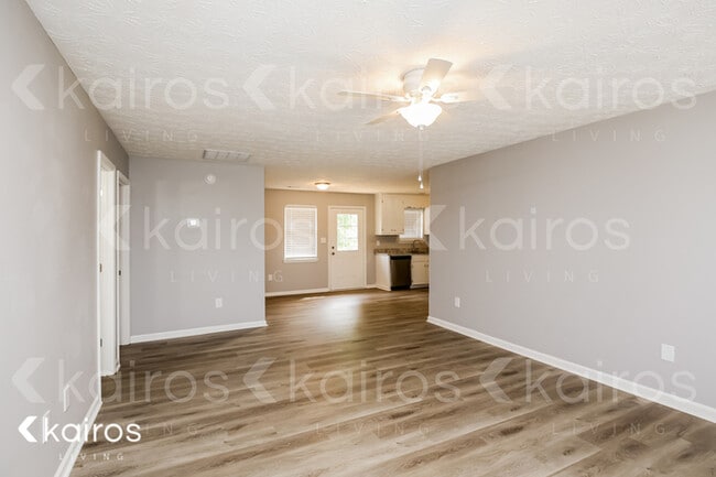 Building Photo - 385 Deer Park Dr