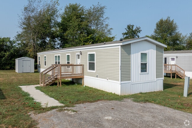 Building Photo - Green River Lake Commons