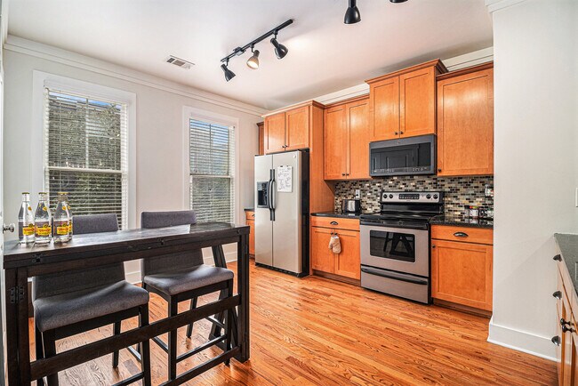 Foto del edificio - Room in Townhome on Liberty Commons Dr NW