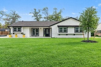 Building Photo - 28814 Holly Hill Dr