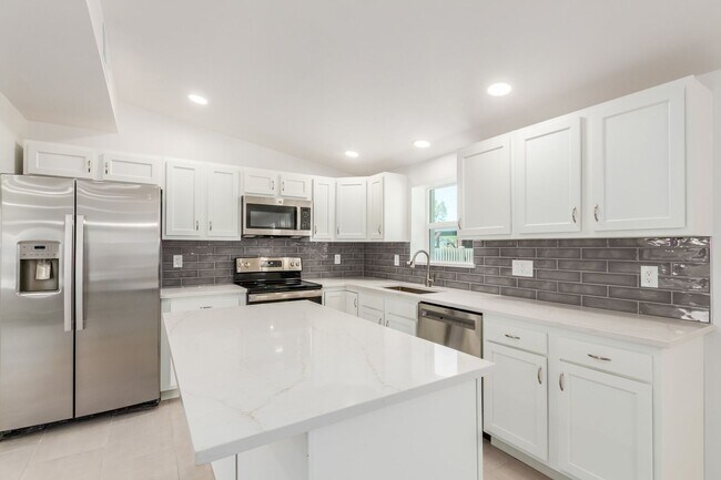 Foto del edificio - 2110 N Highland Ave