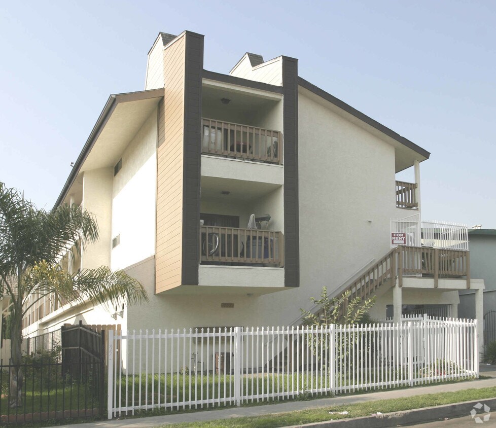 Primary Photo - 751 Cerritos Ave