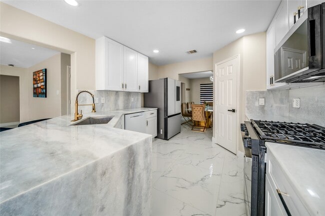 Building Photo - 24503 Stone Falcon Ct