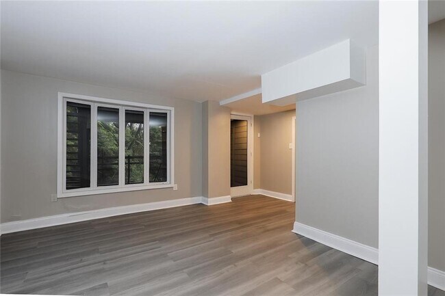 Foto del edificio - 916 Greenwood Ave NE