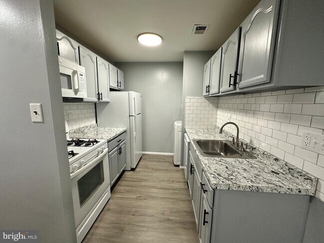 Foto del edificio - 2727 Rhawn St