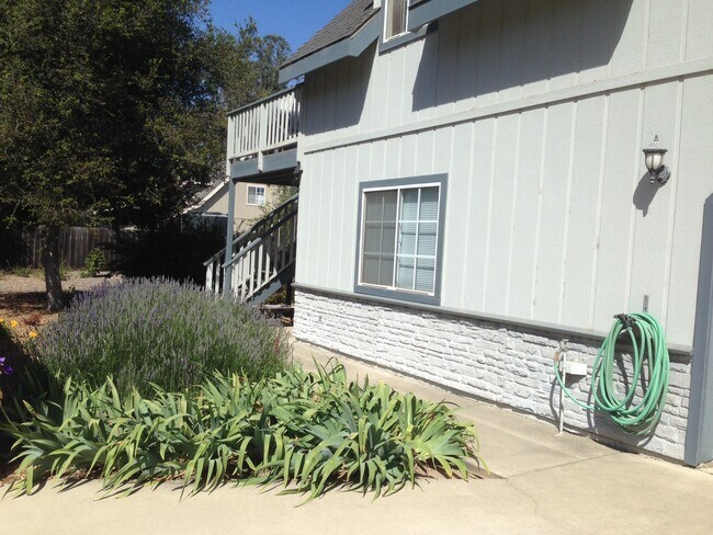 Building Photo - 1121 Mesa View Dr