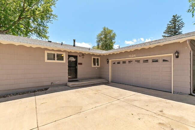 Foto del edificio - Central Location | 15 Min to Peterson, 20 ...